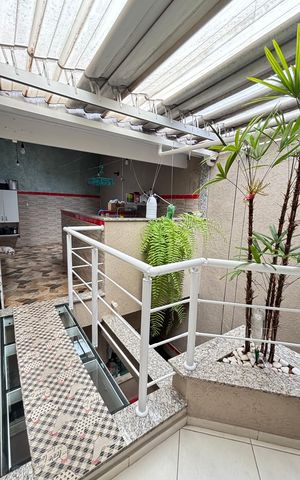 Casa à venda com 214m², 4 quartos e 4 vagas Casa à venda com 214m², 4 quartos e 4 vagasQuarto 4 Varanda