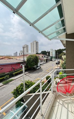 Casa à venda com 214m², 4 quartos e 4 vagas Casa à venda com 214m², 4 quartos e 4 vagasQuarto 3 Varanda