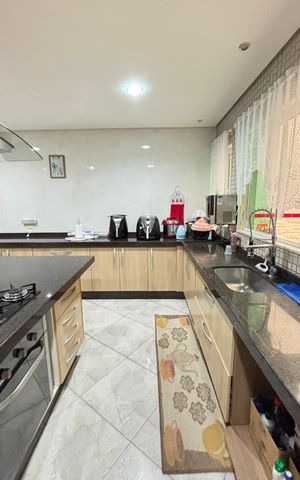 Casa à venda com 214m², 4 quartos e 4 vagas Casa à venda com 214m², 4 quartos e 4 vagasCozinha