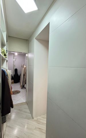 Casa à venda com 214m², 4 quartos e 4 vagas Casa à venda com 214m², 4 quartos e 4 vagasSuite Closet