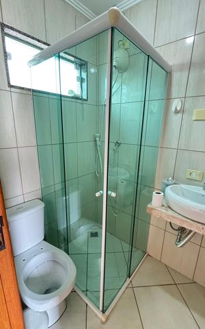 Casa à venda com 214m², 4 quartos e 4 vagas Casa à venda com 214m², 4 quartos e 4 vagasBanheiro da Suíte 2