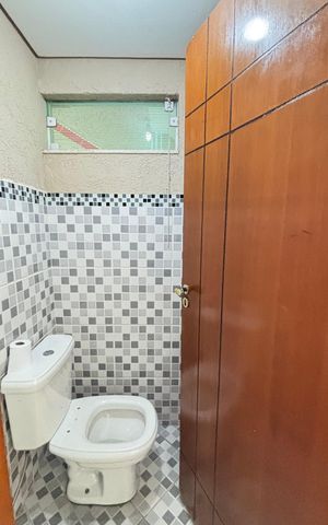 Casa à venda com 214m², 4 quartos e 4 vagas Casa à venda com 214m², 4 quartos e 4 vagasGaragem - Banheiro