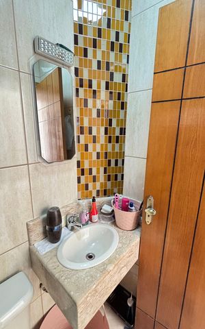 Casa à venda com 214m², 4 quartos e 4 vagas Casa à venda com 214m², 4 quartos e 4 vagasBanheiro