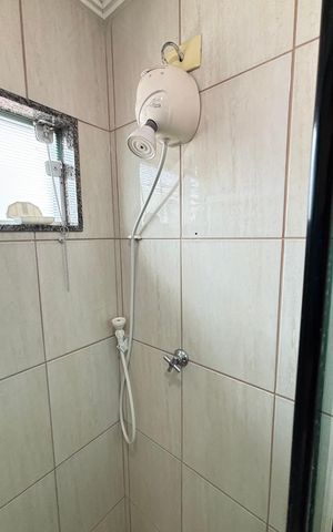 Casa à venda com 214m², 4 quartos e 4 vagas Casa à venda com 214m², 4 quartos e 4 vagasBanheiro da Suíte 2
