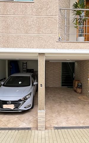 Casa à venda com 214m², 4 quartos e 4 vagas Casa à venda com 214m², 4 quartos e 4 vagasGaragem