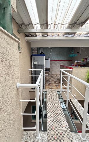 Casa à venda com 214m², 4 quartos e 4 vagas Casa à venda com 214m², 4 quartos e 4 vagasQuarto 4 Varanda