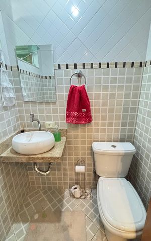 Casa à venda com 214m², 4 quartos e 4 vagas Casa à venda com 214m², 4 quartos e 4 vagasLavabo