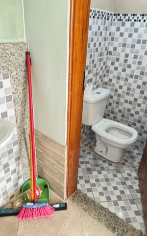 Casa à venda com 214m², 4 quartos e 4 vagas Casa à venda com 214m², 4 quartos e 4 vagasGaragem - Banheiro
