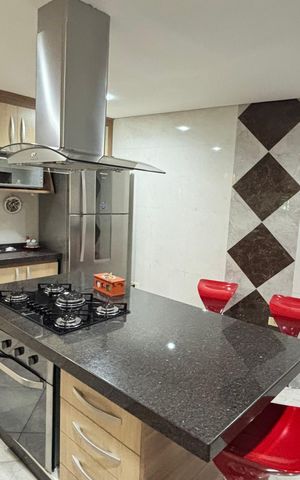 Casa à venda com 214m², 4 quartos e 4 vagas Casa à venda com 214m², 4 quartos e 4 vagasCozinha