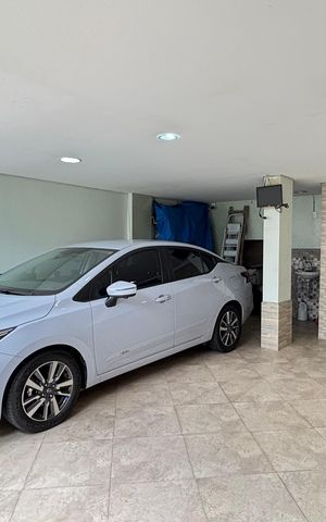 Casa à venda com 214m², 4 quartos e 4 vagas Casa à venda com 214m², 4 quartos e 4 vagasGaragem