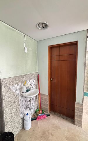Casa à venda com 214m², 4 quartos e 4 vagas Casa à venda com 214m², 4 quartos e 4 vagasGaragem - Banheiro