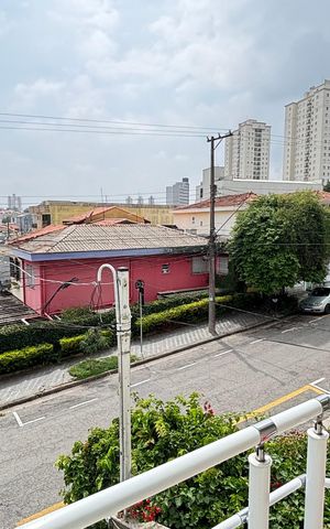 Casa à venda com 214m², 4 quartos e 4 vagas Casa à venda com 214m², 4 quartos e 4 vagasQuarto 3 Varanda Vista