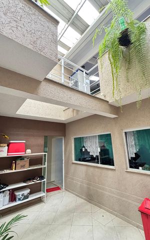 Casa à venda com 214m², 4 quartos e 4 vagas Casa à venda com 214m², 4 quartos e 4 vagasÁrea de Serviço