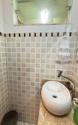 Casa à venda com 214m², 4 quartos e 4 vagas Casa à venda com 214m², 4 quartos e 4 vagasLavabo