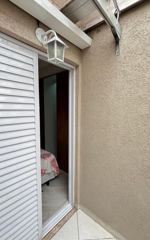 Casa à venda com 214m², 4 quartos e 4 vagas Casa à venda com 214m², 4 quartos e 4 vagasQuarto 4 Varanda