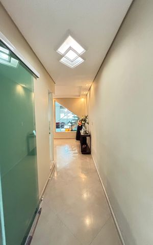 Casa à venda com 214m², 4 quartos e 4 vagas Casa à venda com 214m², 4 quartos e 4 vagasCorredor