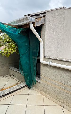 Casa à venda com 214m², 4 quartos e 4 vagas Casa à venda com 214m², 4 quartos e 4 vagasVaranda da Suíte 2