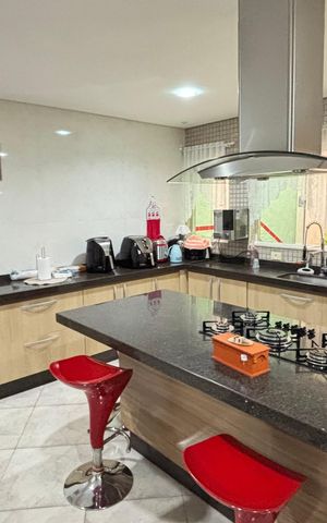 Casa à venda com 214m², 4 quartos e 4 vagas Casa à venda com 214m², 4 quartos e 4 vagasCozinha