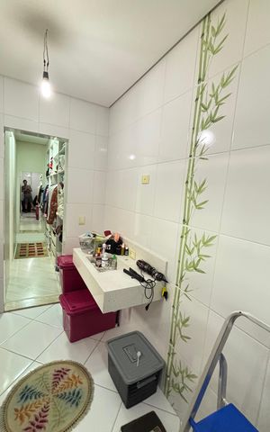 Casa à venda com 214m², 4 quartos e 4 vagas Casa à venda com 214m², 4 quartos e 4 vagasBanheiro da Suíte