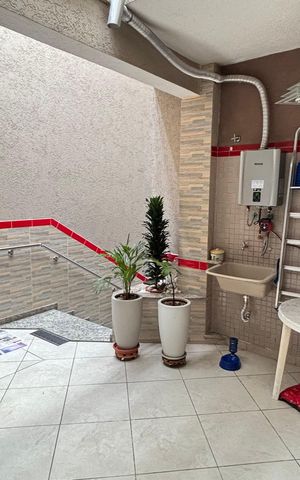 Casa à venda com 214m², 4 quartos e 4 vagas Casa à venda com 214m², 4 quartos e 4 vagasÁrea de Serviço