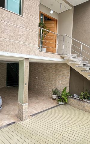 Casa à venda com 214m², 4 quartos e 4 vagas Casa à venda com 214m², 4 quartos e 4 vagasGaragem