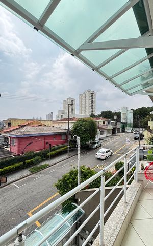 Casa à venda com 214m², 4 quartos e 4 vagas Casa à venda com 214m², 4 quartos e 4 vagasQuarto 4 Varanda Vista
