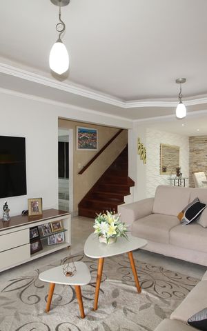 Casa de condomínio à venda com 250m², 4 quartos e 3 vagasSala