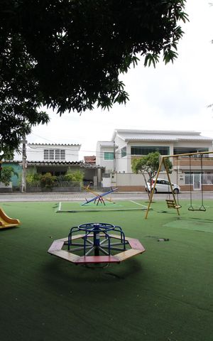 Casa de condomínio à venda com 250m², 4 quartos e 3 vagasÁrea comum - Playground