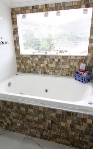 Casa de condomínio à venda com 250m², 4 quartos e 3 vagasBanheiro da Suíte