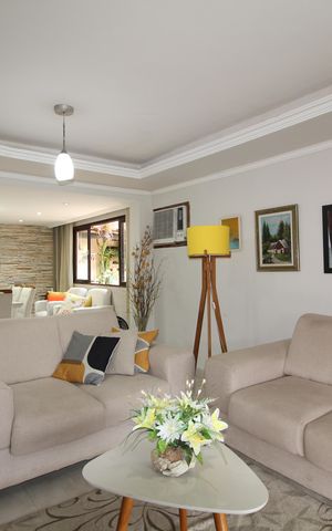 Casa de condomínio à venda com 250m², 4 quartos e 3 vagasSala
