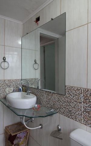 Casa de condomínio à venda com 250m², 4 quartos e 3 vagasBanheiro Social