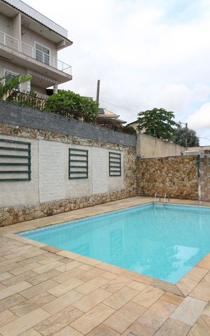 Casa de condomínio à venda com 250m², 4 quartos e 3 vagasÁrea comum - Piscina
