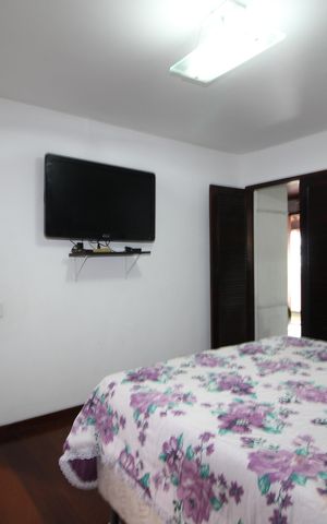 Casa de condomínio à venda com 250m², 4 quartos e 3 vagasSuíte
