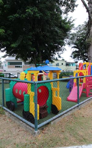 Casa de condomínio à venda com 250m², 4 quartos e 3 vagasÁrea comum - Playground