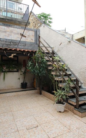Casa de condomínio à venda com 250m², 4 quartos e 3 vagasQuintal