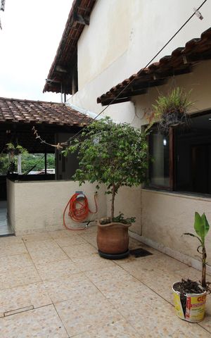 Casa de condomínio à venda com 250m², 4 quartos e 3 vagasQuintal