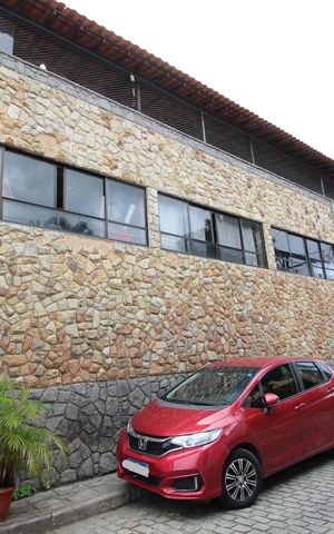 Casa de condomínio à venda com 250m², 4 quartos e 3 vagasFachada com Placa