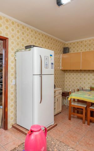 Casa à venda com 133m², 3 quartos e 2 vagas Casa à venda com 133m², 3 quartos e 2 vagasCozinha