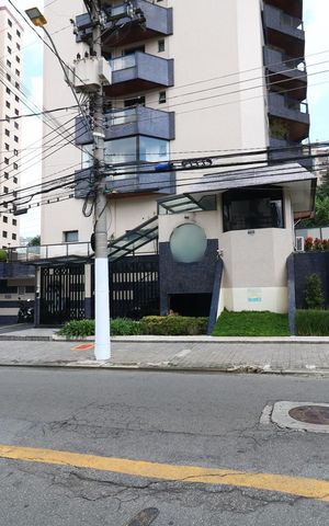 Apartamento à venda com 212m², 4 quartos e 3 vagasFachada