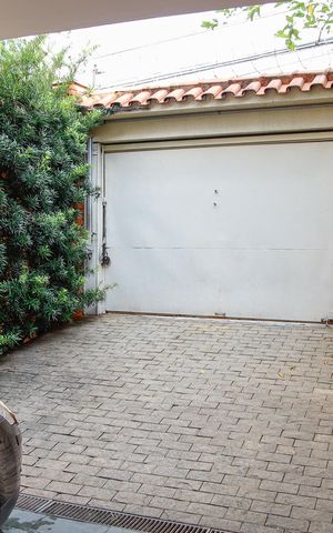 Casa à venda com 263m², 4 quartos e 3 vagas Casa à venda com 263m², 4 quartos e 3 vagasFachada