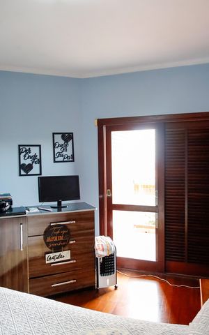 Casa à venda com 263m², 4 quartos e 3 vagas Casa à venda com 263m², 4 quartos e 3 vagasQuarto 3 - Suíte