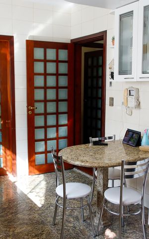 Casa à venda com 263m², 4 quartos e 3 vagas Casa à venda com 263m², 4 quartos e 3 vagasCozinha