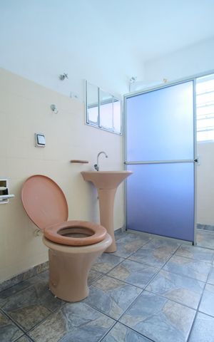 Casa para alugar com 138m², 3 quartos e 2 vagasBanheiro 1