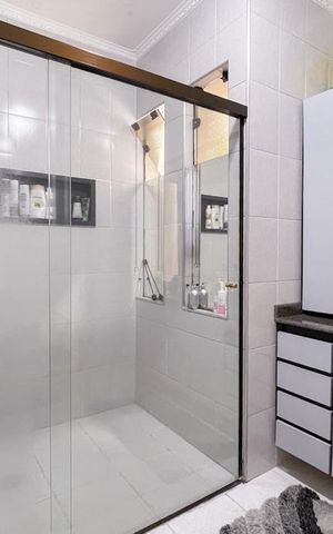 Casa à venda com 165m², 3 quartos e 4 vagas Casa à venda com 165m², 3 quartos e 4 vagasBanheiro - Suíte