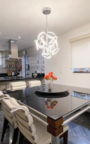 Casa à venda com 165m², 3 quartos e 4 vagas Casa à venda com 165m², 3 quartos e 4 vagasCopa