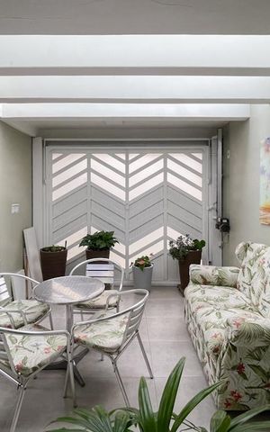 Casa à venda com 165m², 3 quartos e 4 vagas Casa à venda com 165m², 3 quartos e 4 vagasVista - Sala