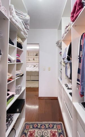 Casa à venda com 165m², 3 quartos e 4 vagas Casa à venda com 165m², 3 quartos e 4 vagasCloset - Suíte