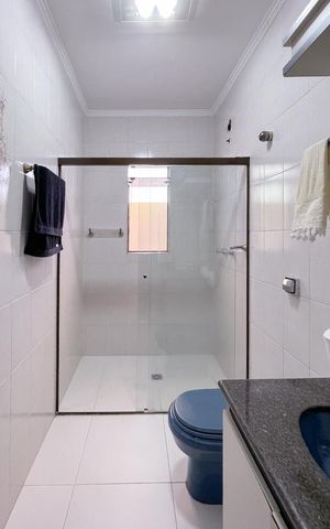 Casa à venda com 165m², 3 quartos e 4 vagas Casa à venda com 165m², 3 quartos e 4 vagasBanheiro Social