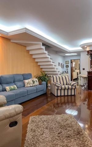 Casa à venda com 165m², 3 quartos e 4 vagas Casa à venda com 165m², 3 quartos e 4 vagasSala