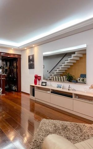 Casa à venda com 165m², 3 quartos e 4 vagas Casa à venda com 165m², 3 quartos e 4 vagasSala